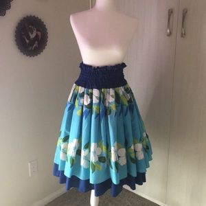 Beautiful blue Hawaiian danceSkirt fits waist22-40
